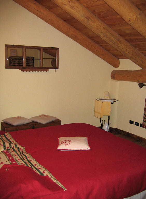 Bed and Breakfast Les Chevreuils à Introd Chambre photo